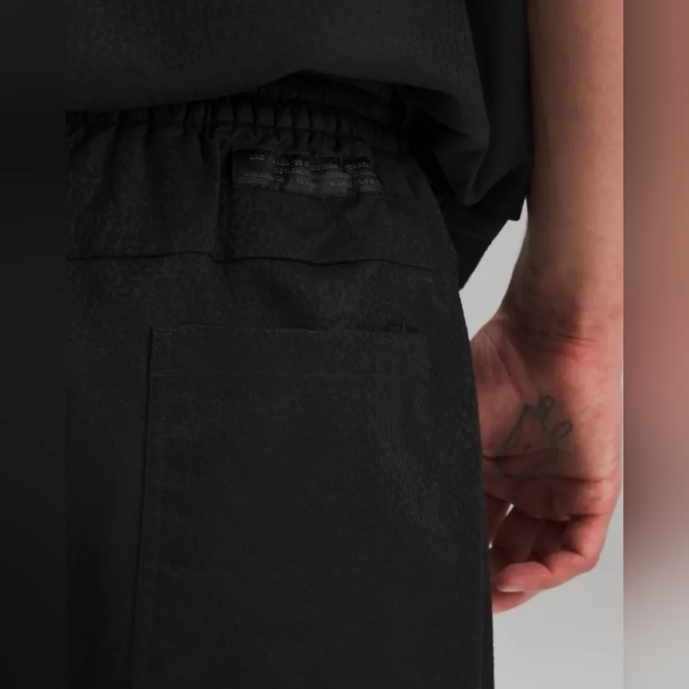 Lululemon Lab Jacquard Relaxed-Tapered Pant Leopard Jacquard MED Black S